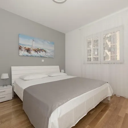 Ivona * Макарська